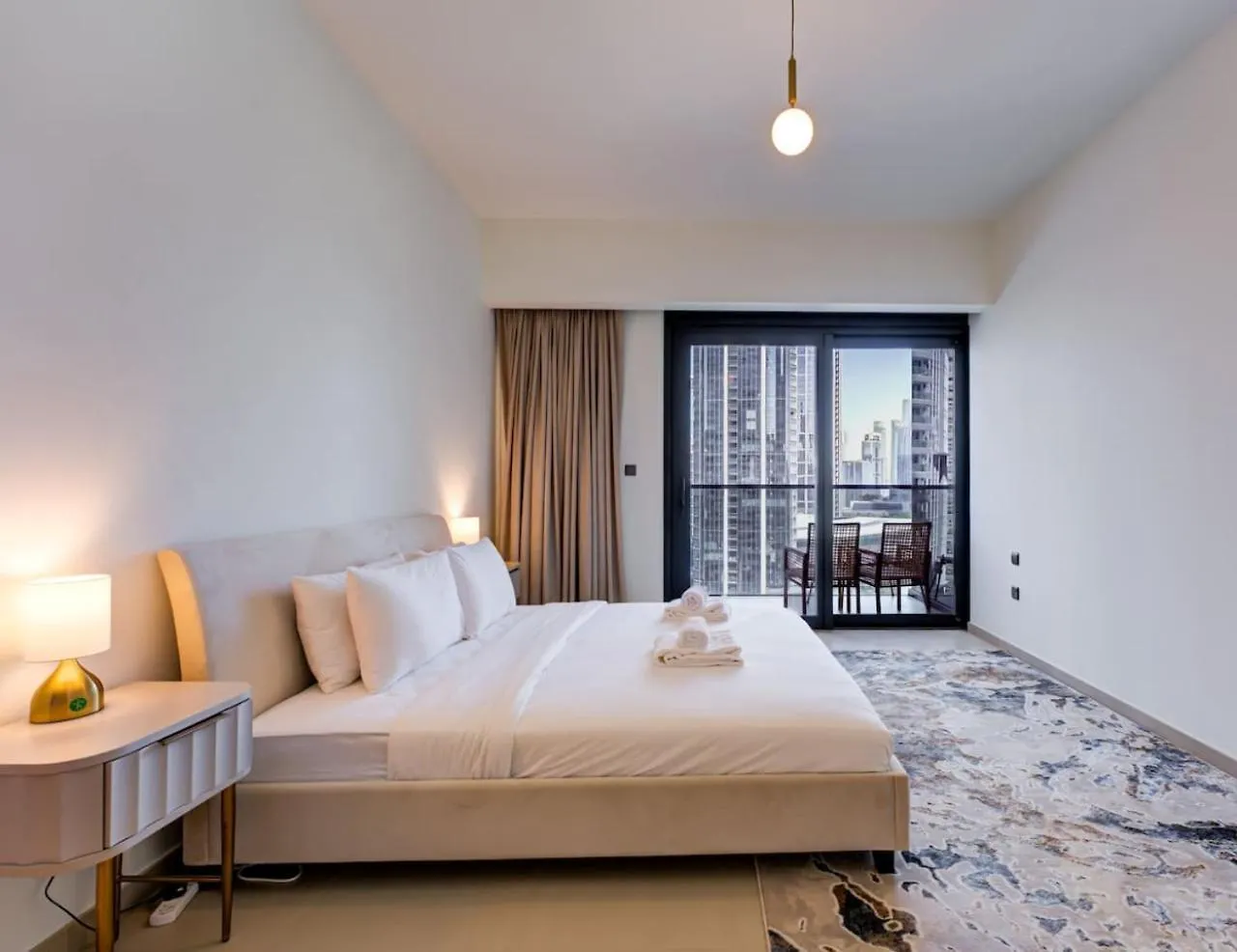 Stylish 2 Bed With Stunning Burj Khalifa View In Downtown Daire Dubai
